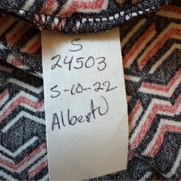 W5 Red Black White Geometric Print Mock Neck Blouse Small - Picture 4 of 4